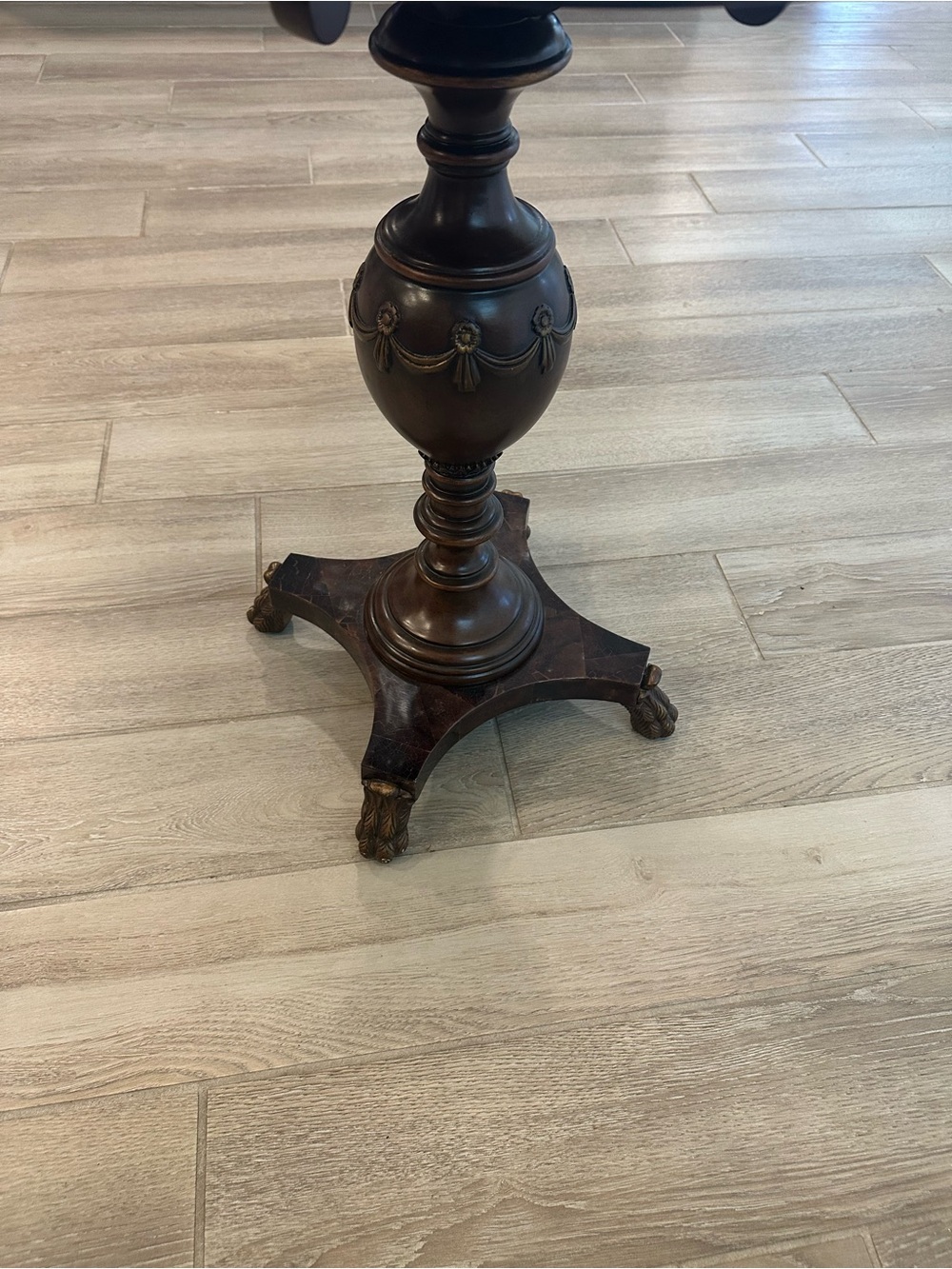 VTG Round Pedestal Accent Inlaid
Wood Top Table (18" Diameter/ 25" Tall) - Picture 7 of 8
